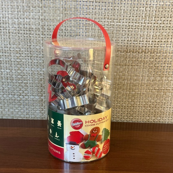 🎄2010 Wilton Holiday Shapes Metal Christmas Cookie Cutter Set, 25 Pieces - Picture 1 of 5